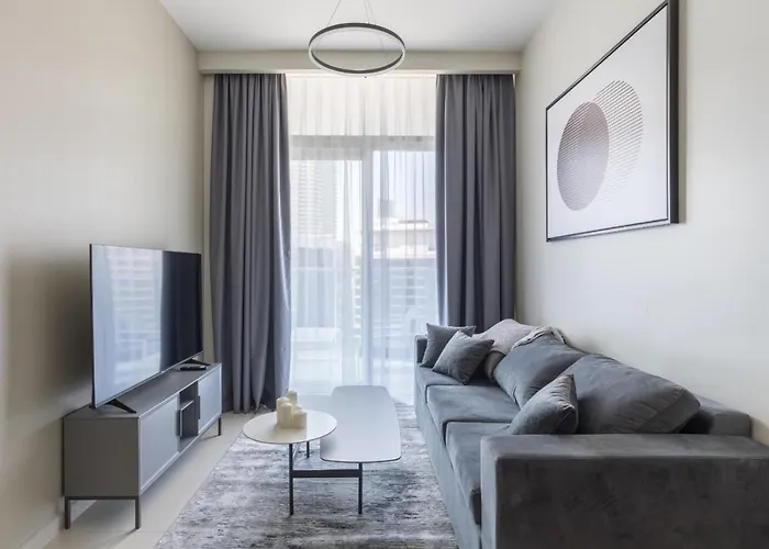 Luxury Apartment With Burj Khalifa View